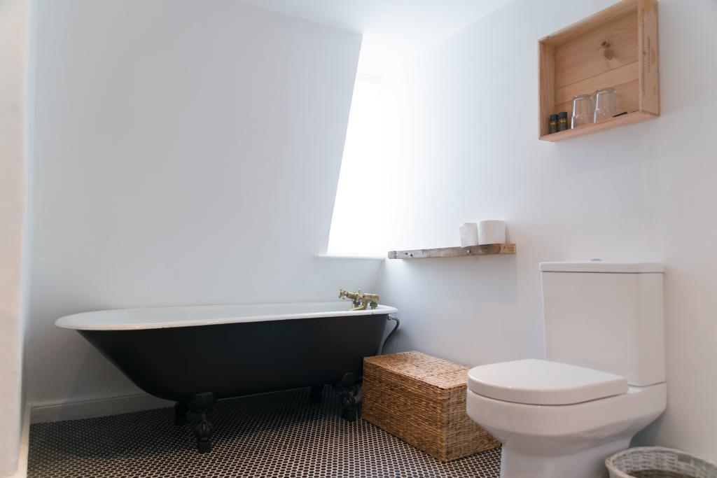 The Thief Hotel Bath Phòng bức ảnh