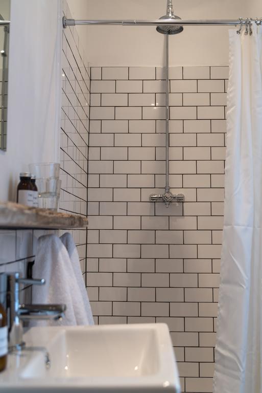 The Thief Hotel Bath Phòng bức ảnh