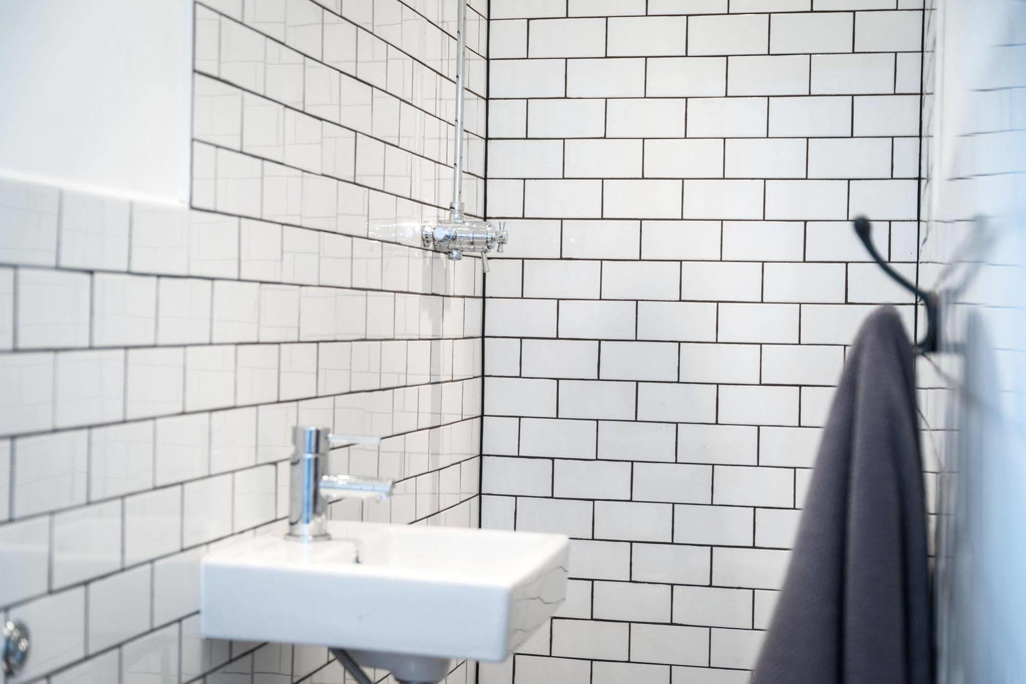 The Thief Hotel Bath Ngoại thất bức ảnh